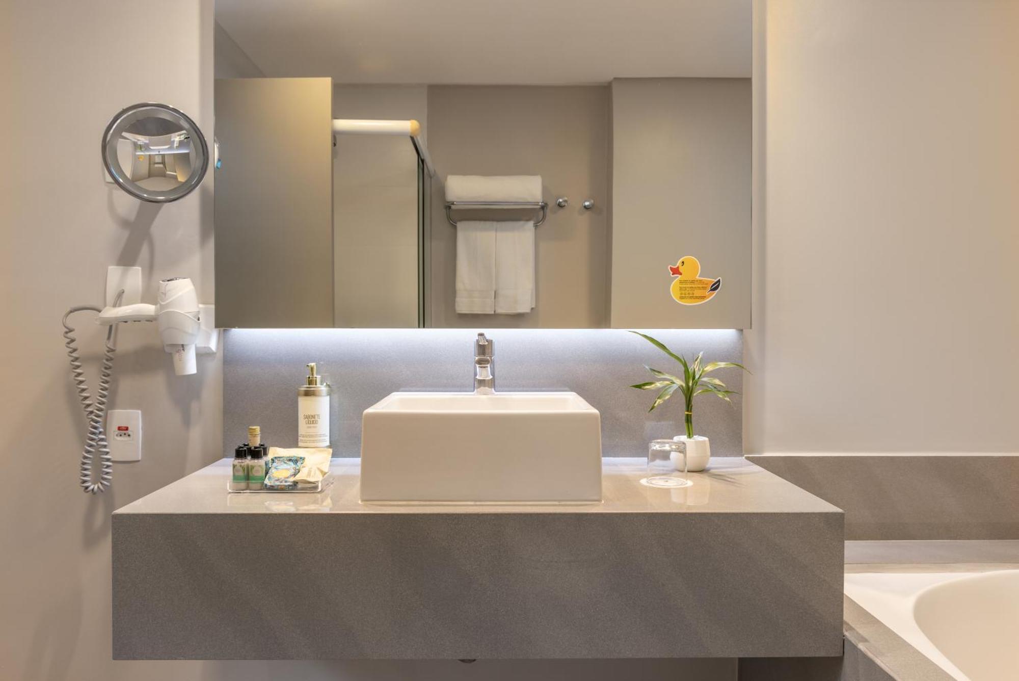 Quarto com 2 Camas de Solteiro